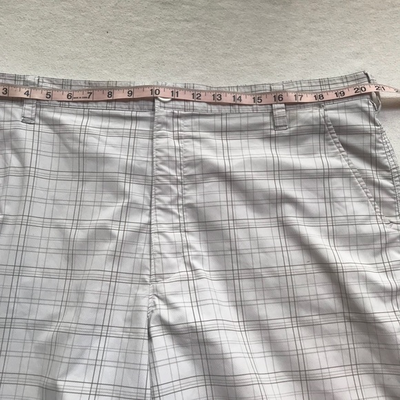 Under Armour MENS 40 XL Golf Shorts - Picture 5 of 7